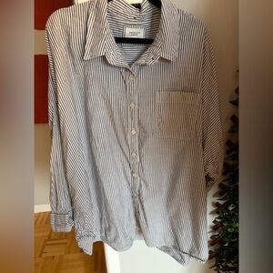 American Eagle woman’s Black and White Tunic size XL (oversized fit)